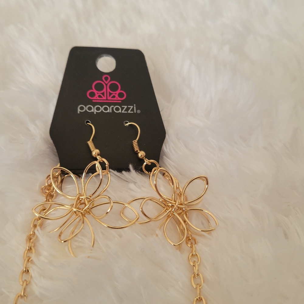 Floral 3D necklace - Picture 2 of 3